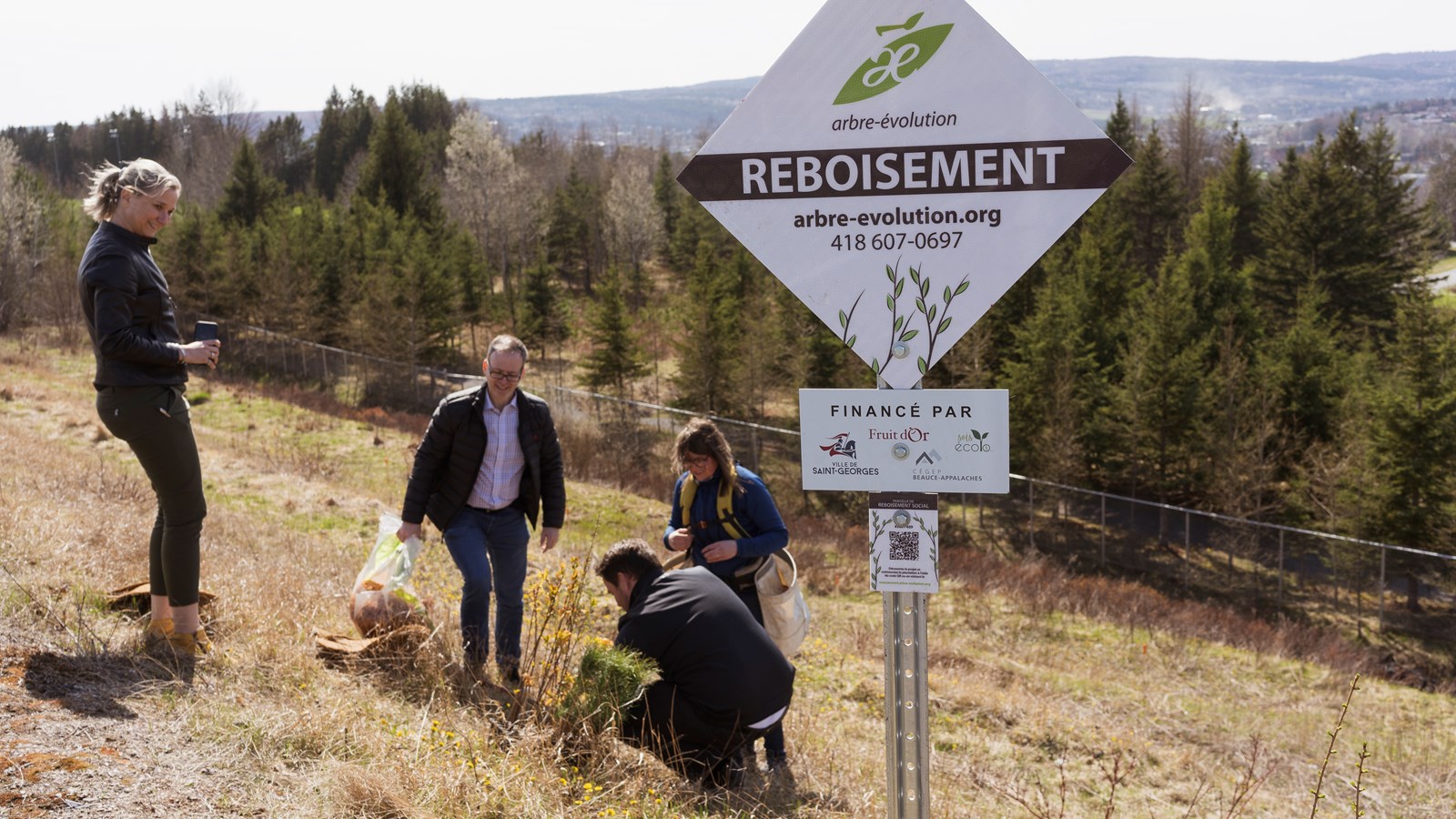 Un groupe à l'ouvrage