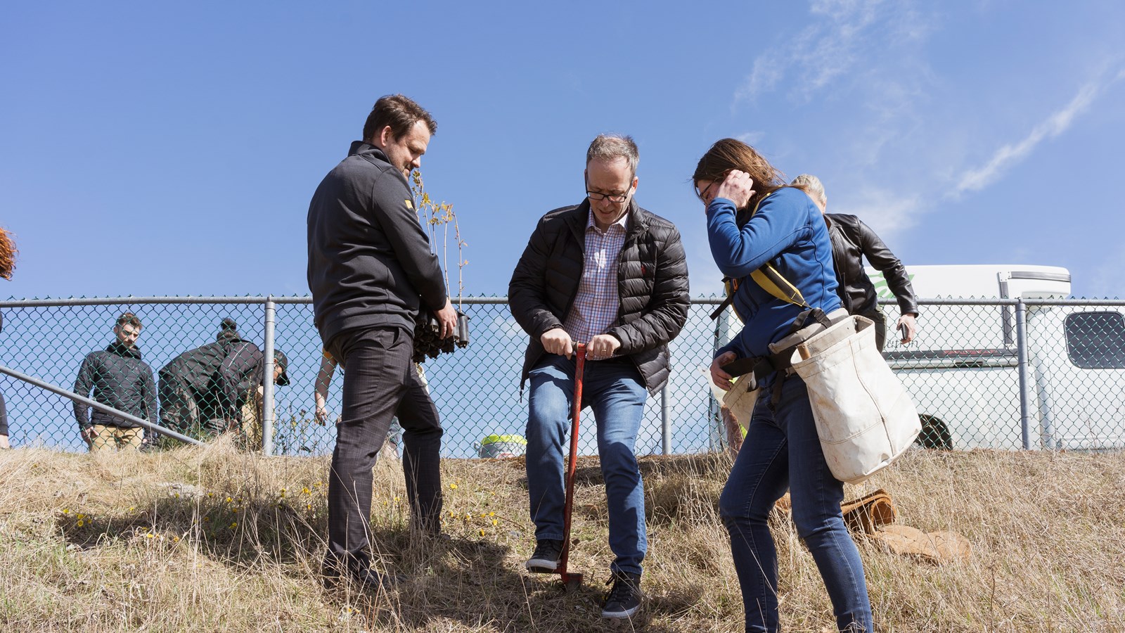 Un groupe à l'ouvrage