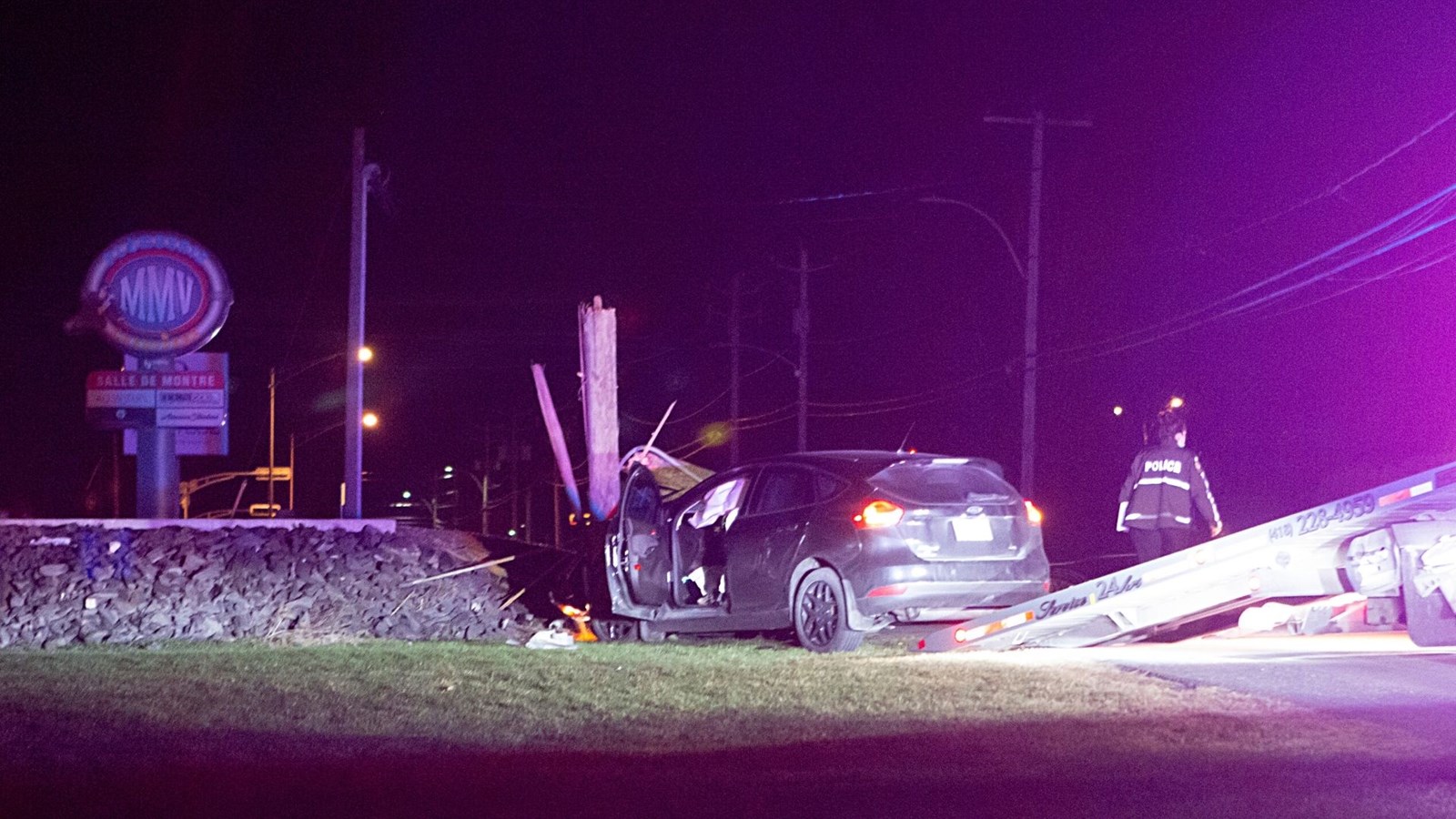 Une voiture percute un poteau d'Hydro-Québec à Saint-Georges