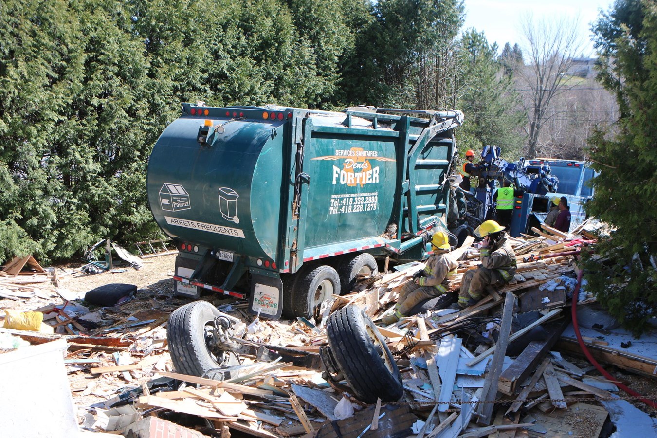 Un camion à ordures détruit une maison à Saint-Côme-Linière