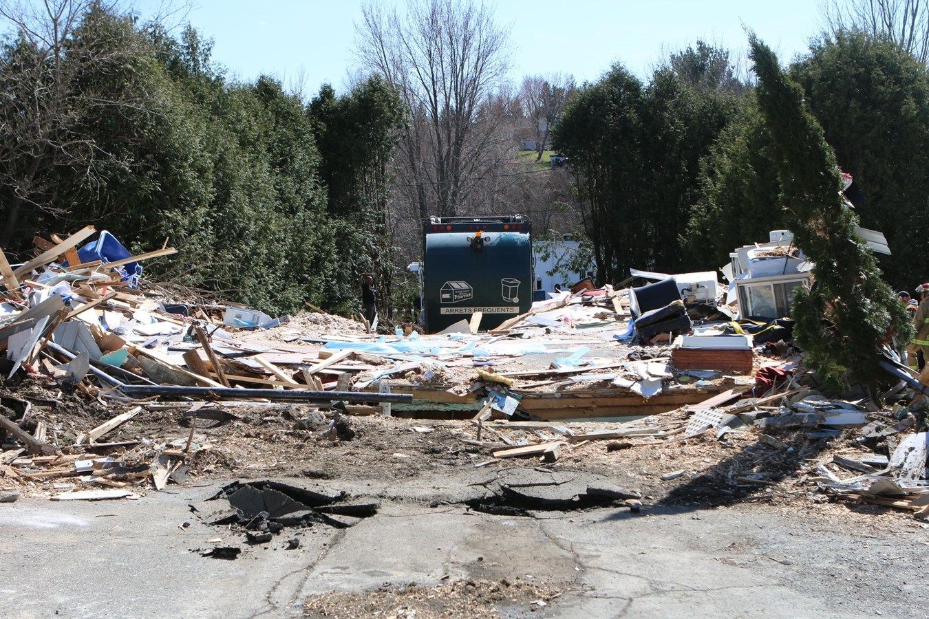 Un camion à ordures détruit une maison à Saint-Côme-Linière
