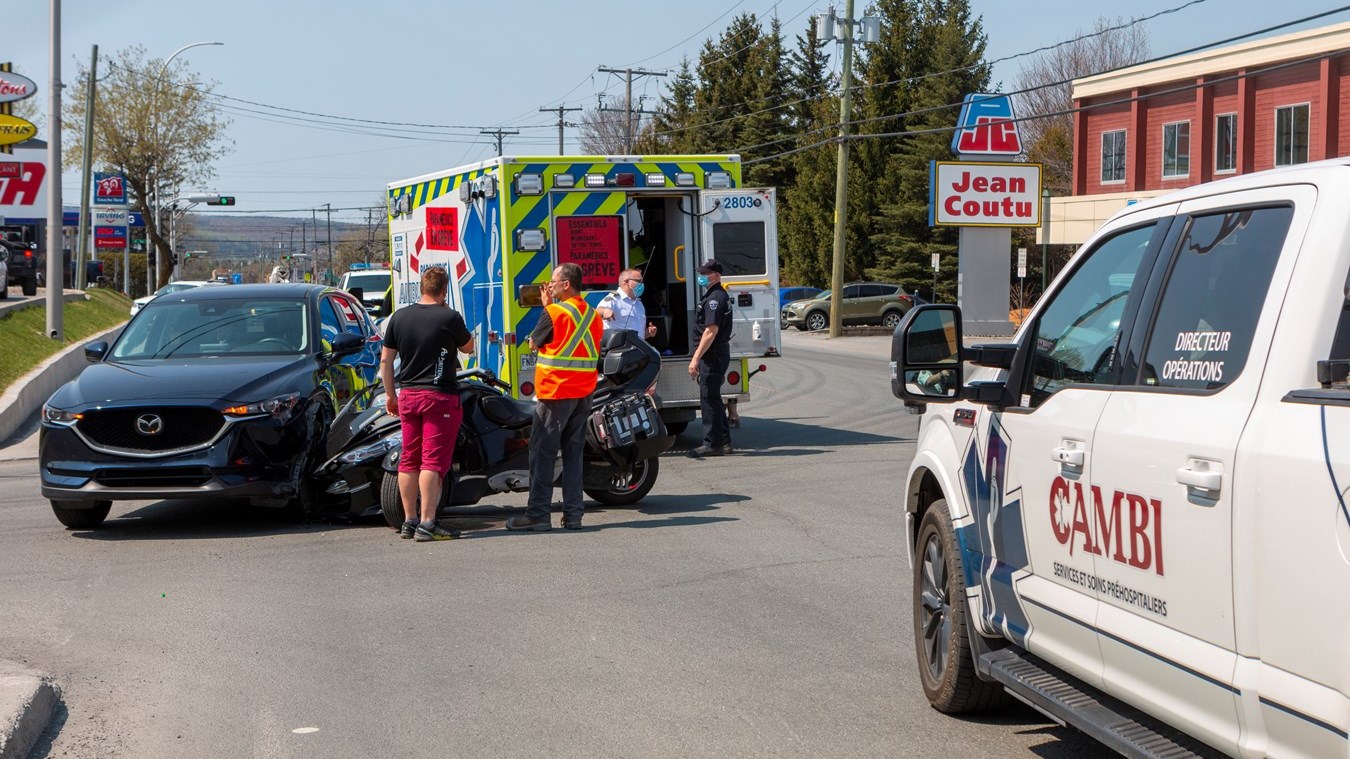 Accident sur le boulevard Dionne: un motocycliste blessé