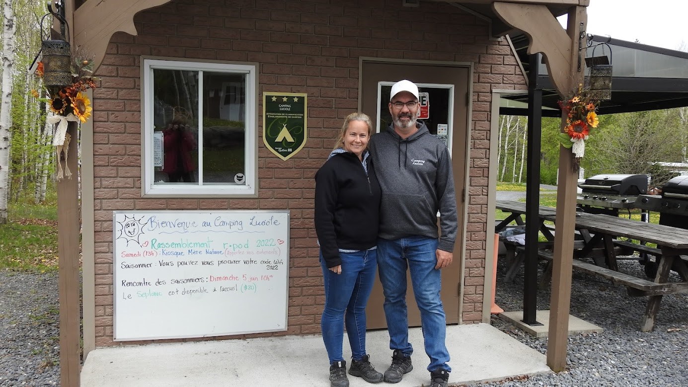 Cindy et Vincent, les propriétaires du Camping Luciole