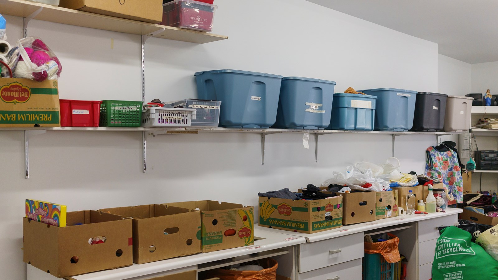 Chaque type de vêtements a sa caisse attitrée.
