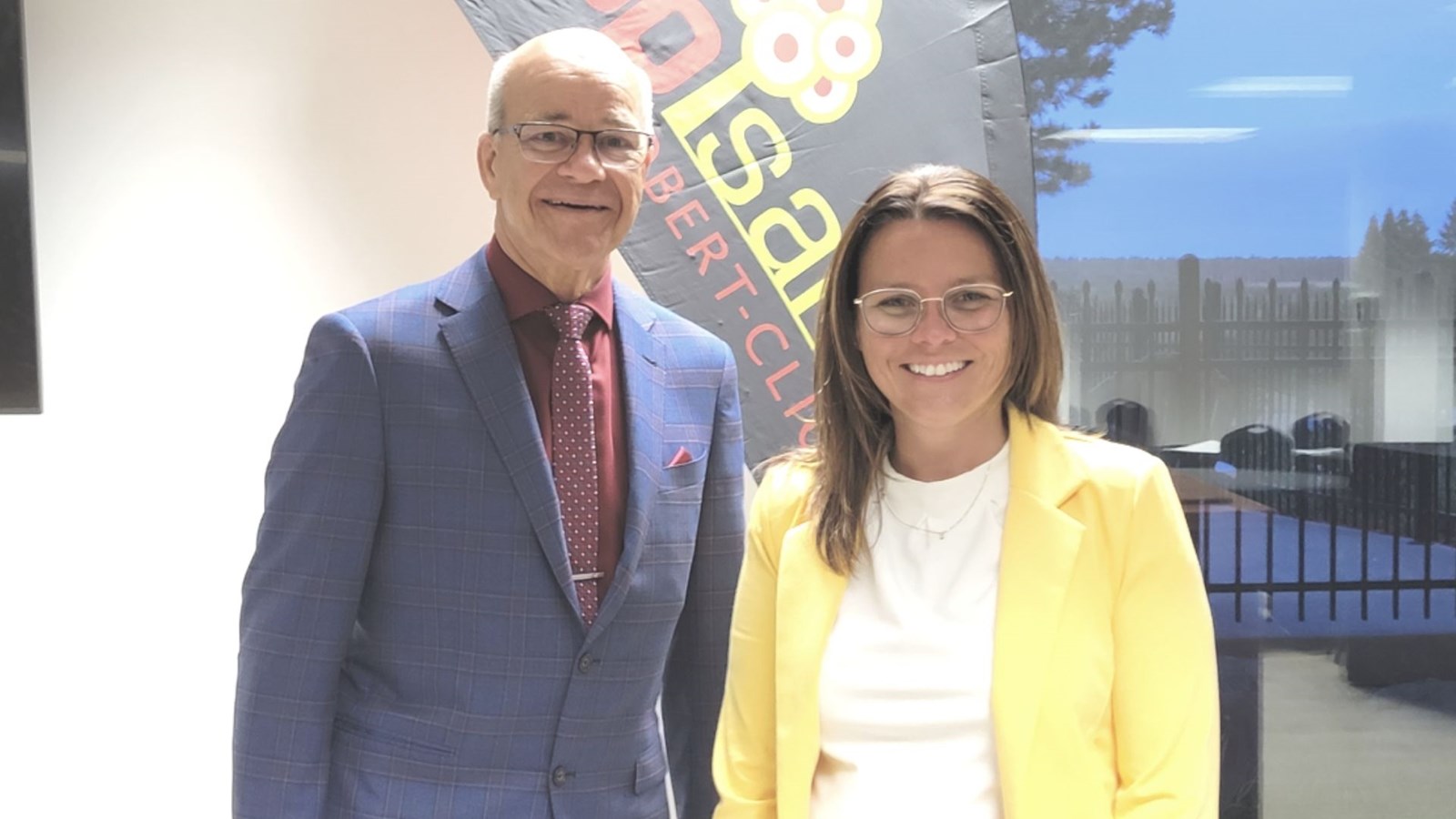 Benoit Paré et Marie-Claude Vachon, respectivement président du conseil d'administration et directrice générale de la Coop de santé Robert-Cliche.