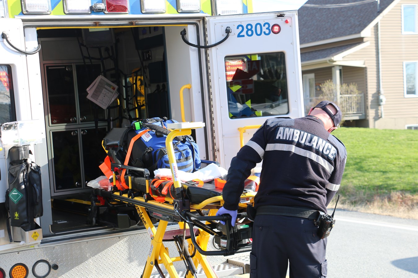 Les techniciens ambulanciers dans le feu de l'action