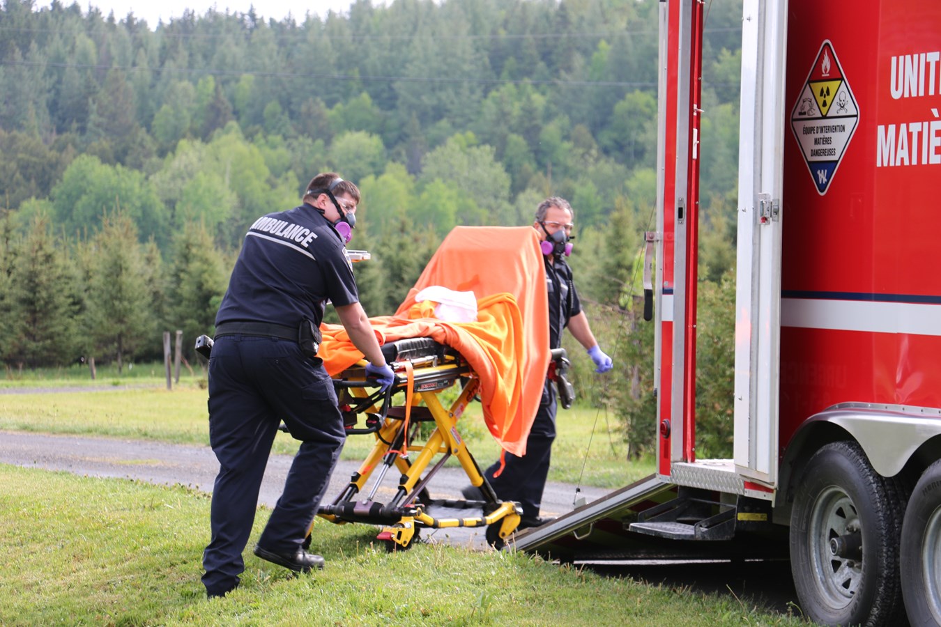 Les techniciens ambulanciers dans le feu de l'action