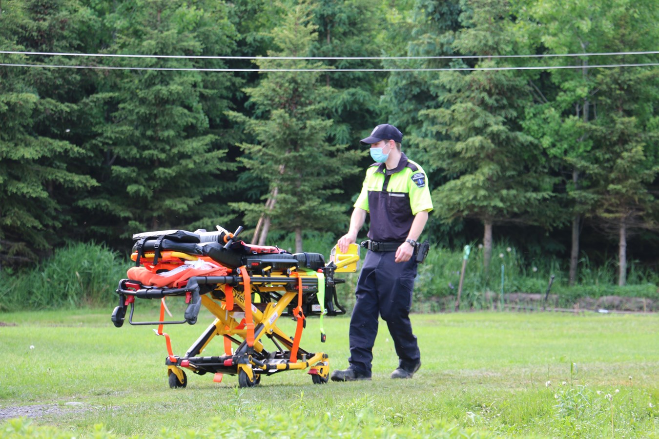 Les techniciens ambulanciers dans le feu de l'action