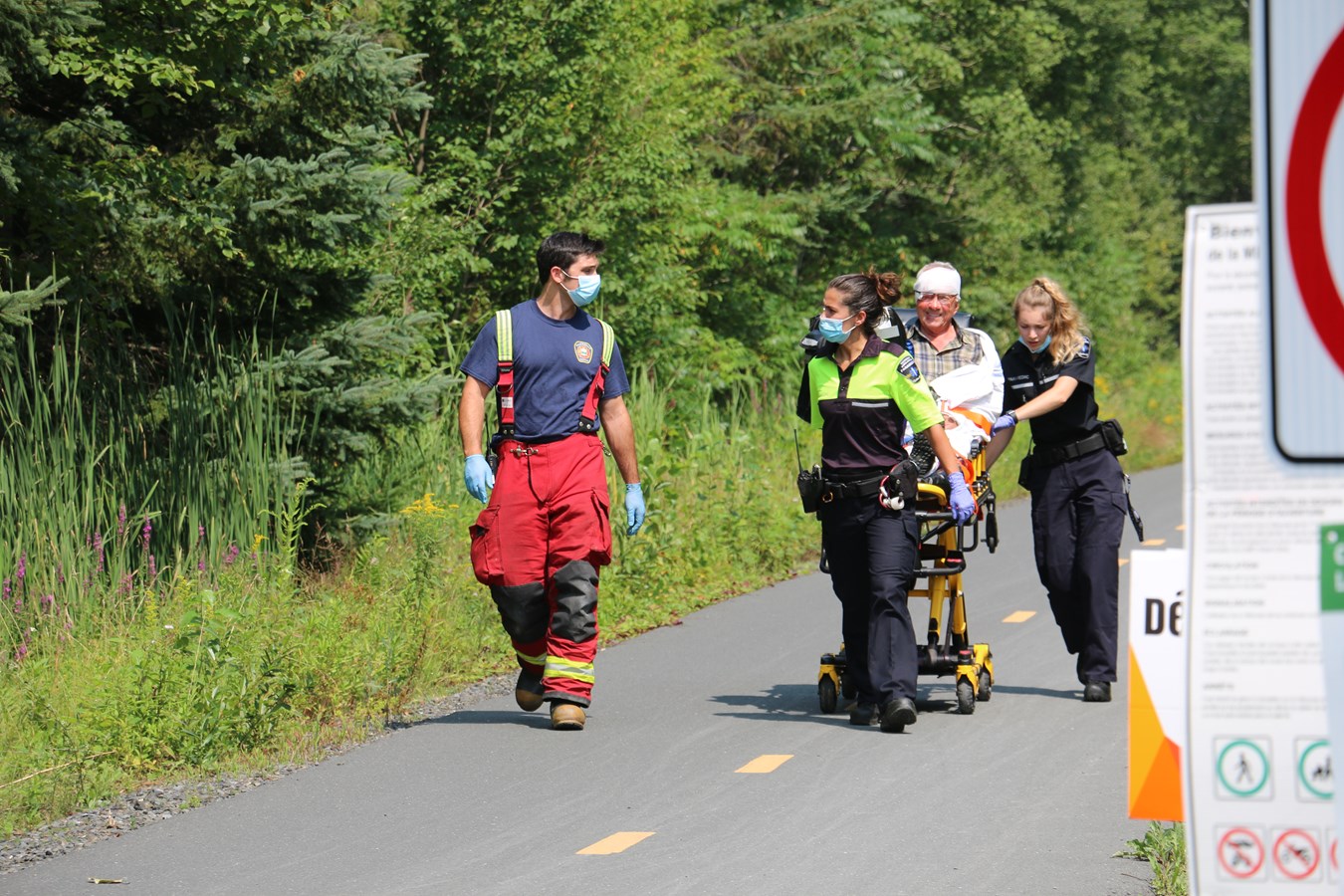 Les techniciens ambulanciers dans le feu de l'action