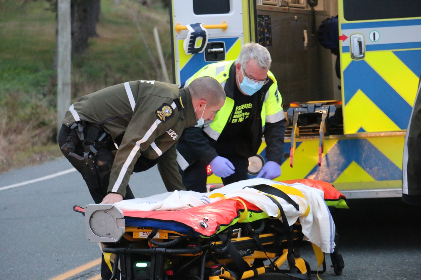 Les techniciens ambulanciers dans le feu de l'action