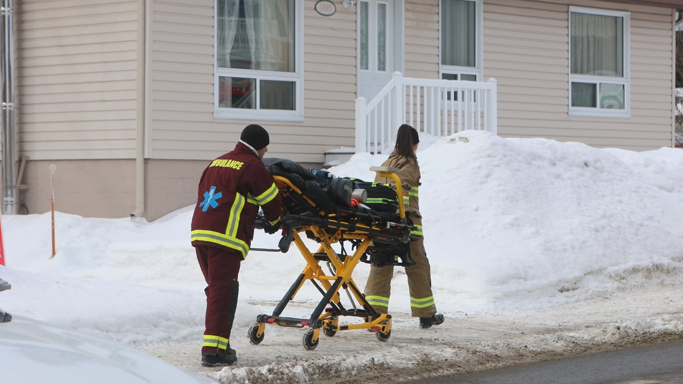 Les techniciens ambulanciers dans le feu de l'action