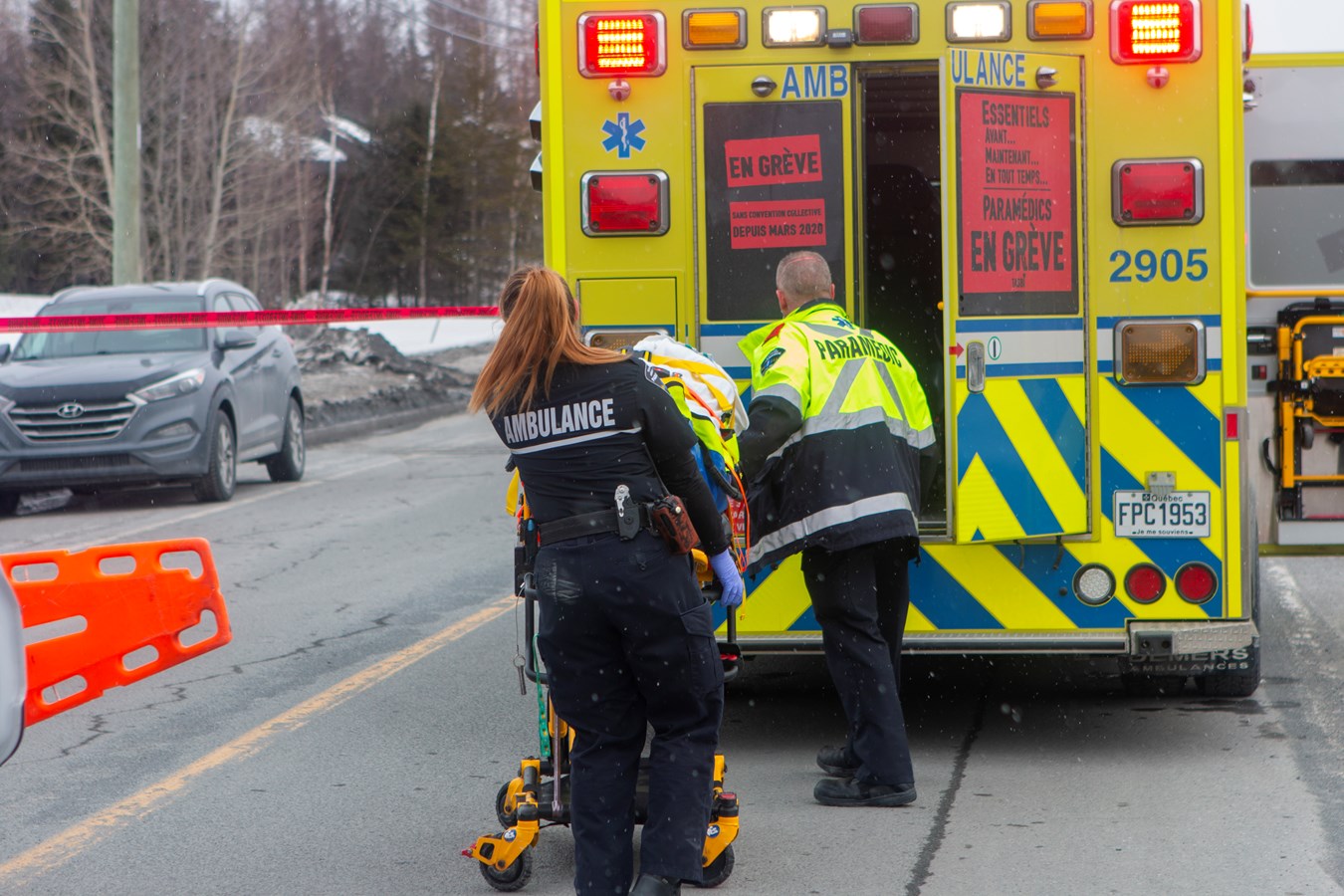 Les techniciens ambulanciers dans le feu de l'action