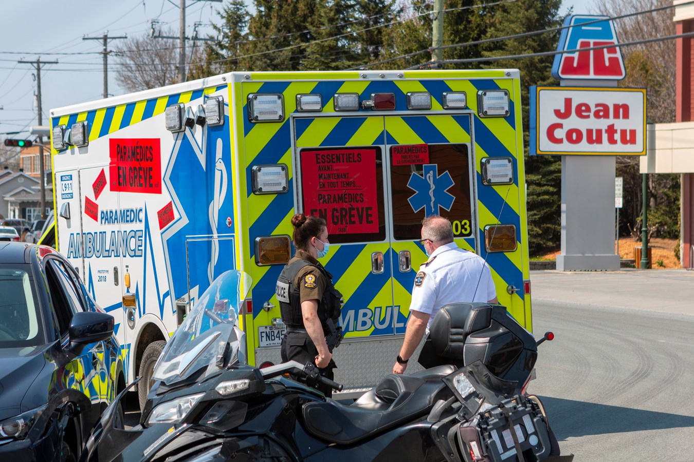 Les techniciens ambulanciers dans le feu de l'action