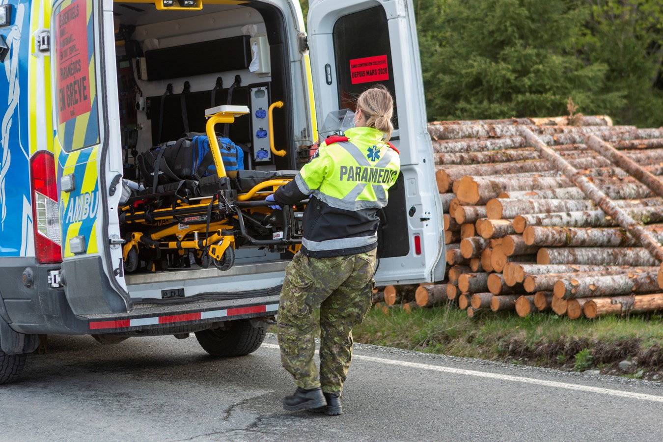 Les techniciens ambulanciers dans le feu de l'action