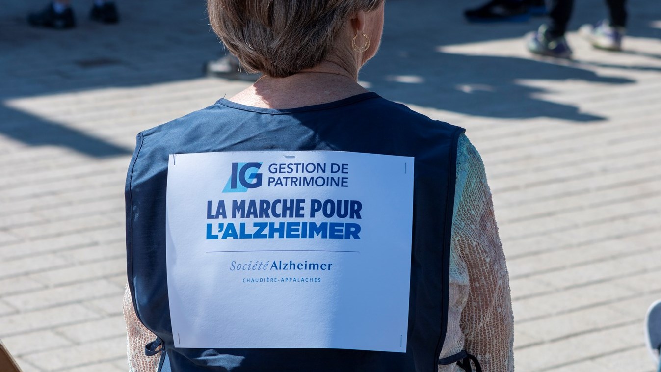 Une centaine de personnes marchent pour l'Alzheimer