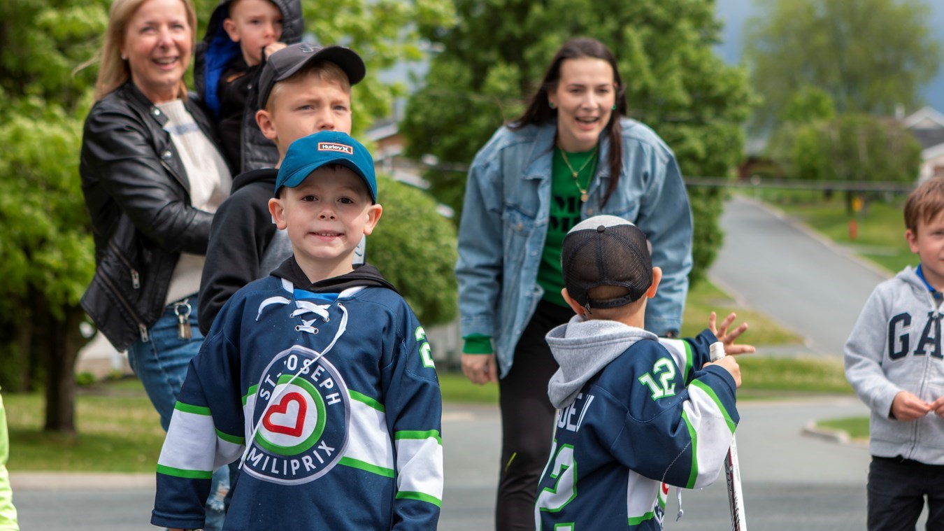 Une parade pour célébrer le club de hockey le Familiprix
