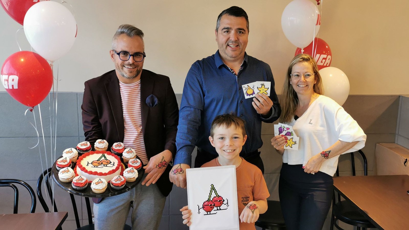 Les proprios du IGA Familles Rodrigue et Groleau de Saint-Georges, Jean-François Morin Jason Groleau et Anne-Marie Rodrigue arborent fièrement le tatouage temporaire créé par Laurent.