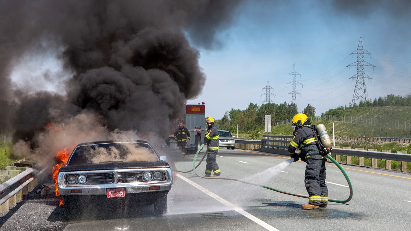 Feu de véhicule sur l'autoroute 73