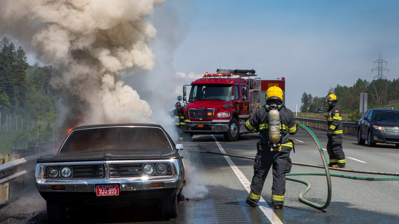 Feu de véhicule sur l'autoroute 73