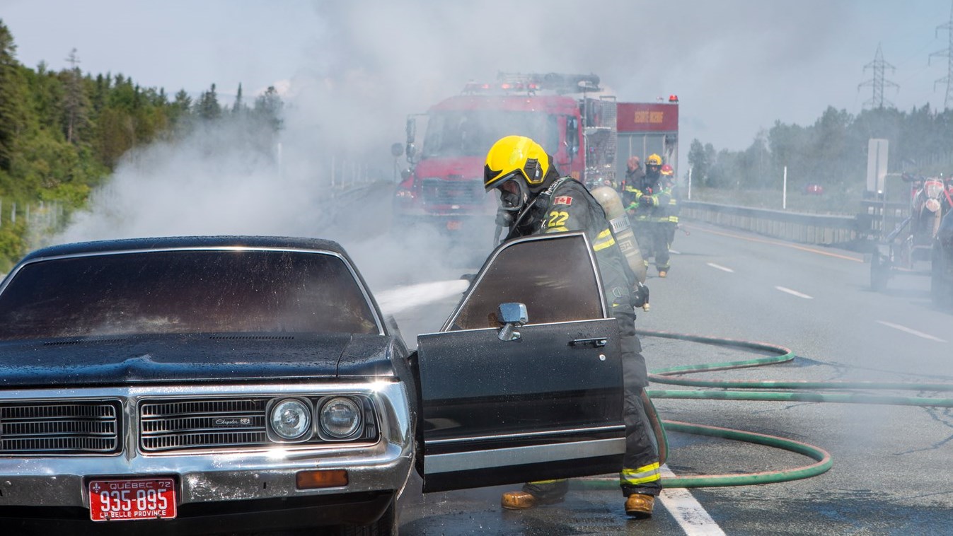 Feu de véhicule sur l'autoroute 73