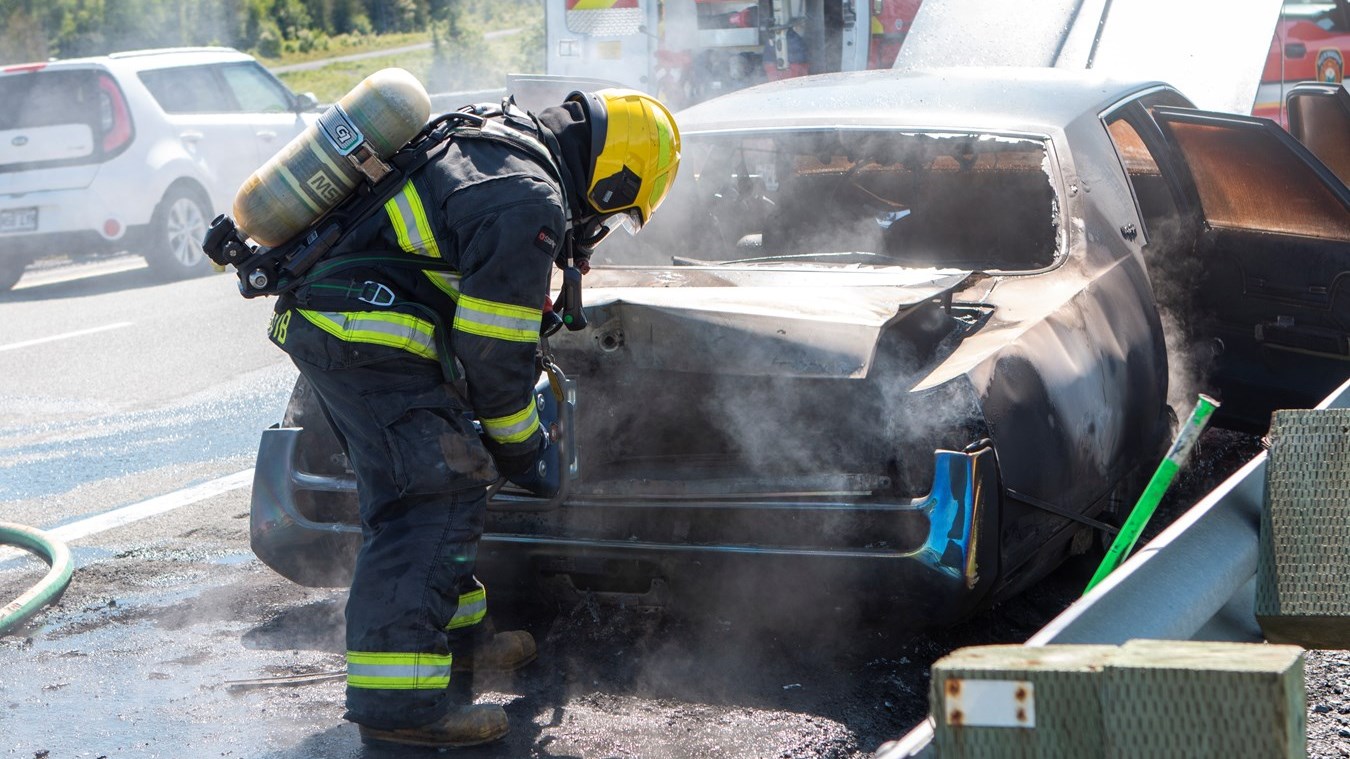 Feu de véhicule sur l'autoroute 73