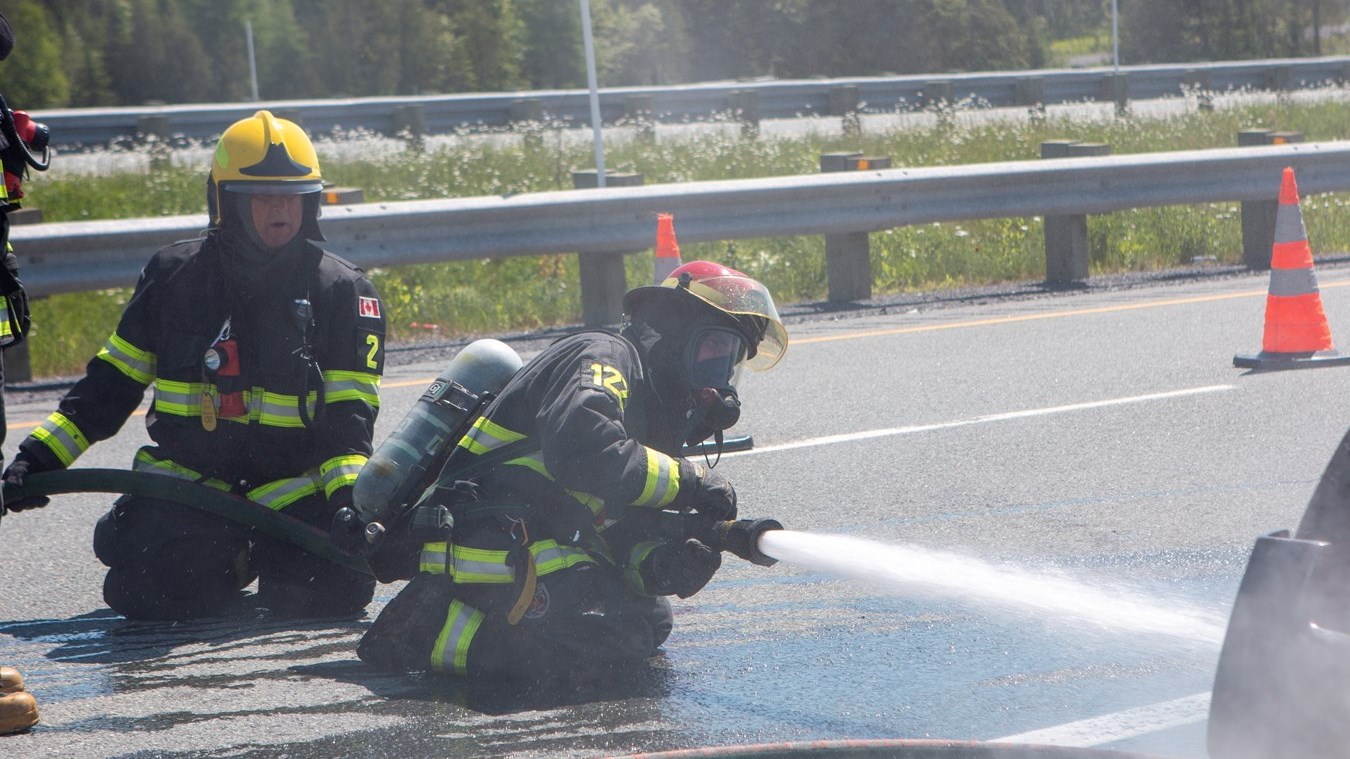 Feu de véhicule sur l'autoroute 73