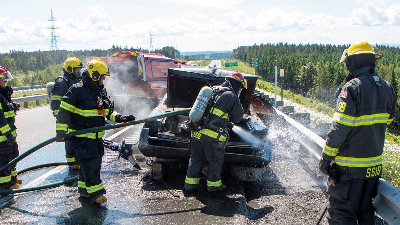 Feu de véhicule sur l'autoroute 73