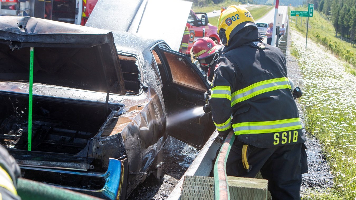 Feu de véhicule sur l'autoroute 73