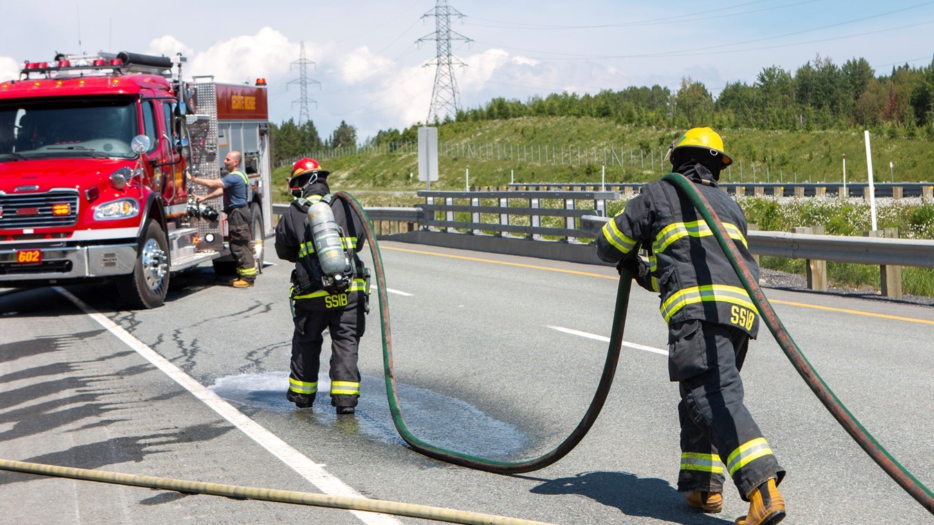 Feu de véhicule sur l'autoroute 73