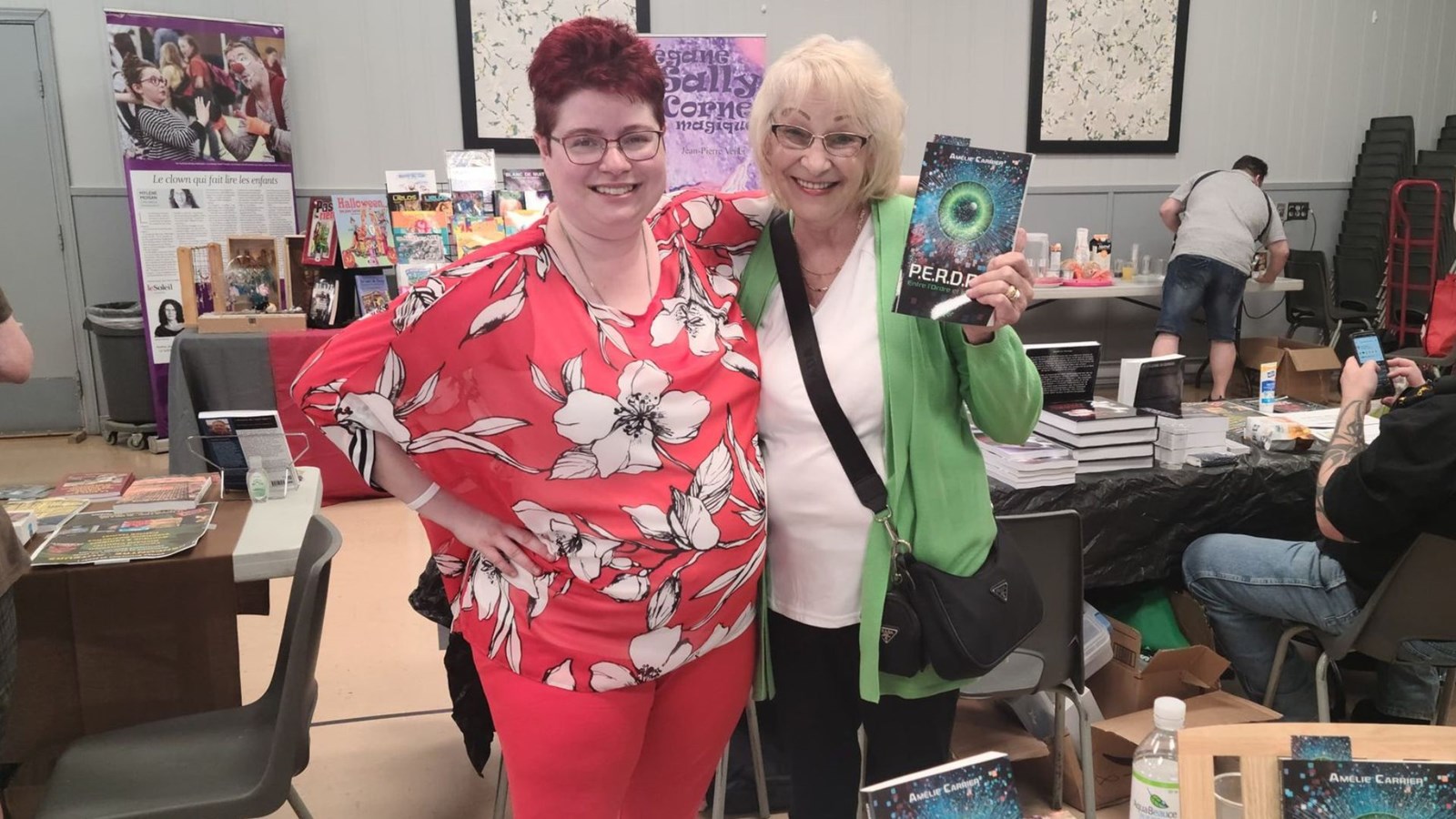 Avec son écrivaine préférée, Anne Robillard, au Salon du livre de Valleyfield.