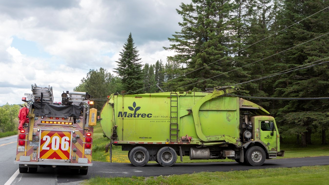 Un camion à ordures cause une panne d'électricité à Saint-Martin