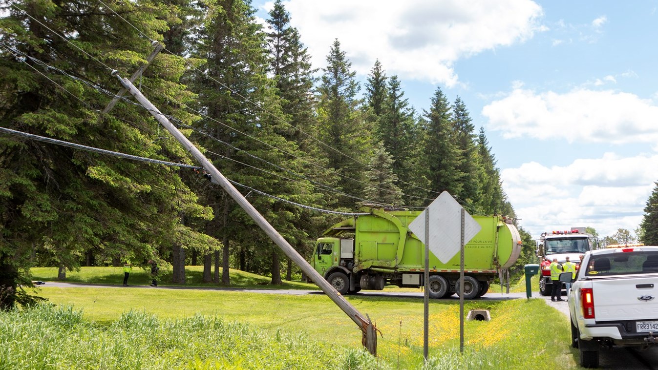 Un camion à ordures cause une panne d'électricité à Saint-Martin
