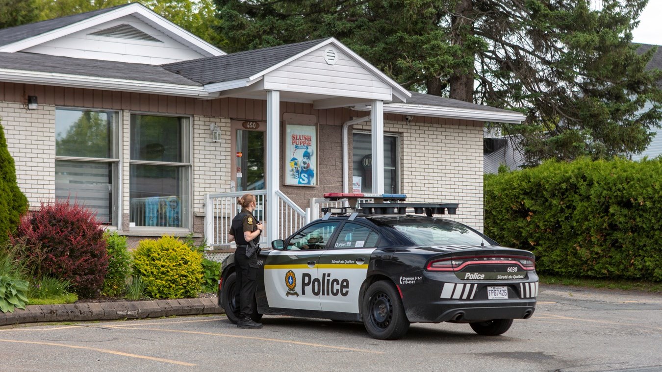 Les policiers ont fait des vérifications dans le village.