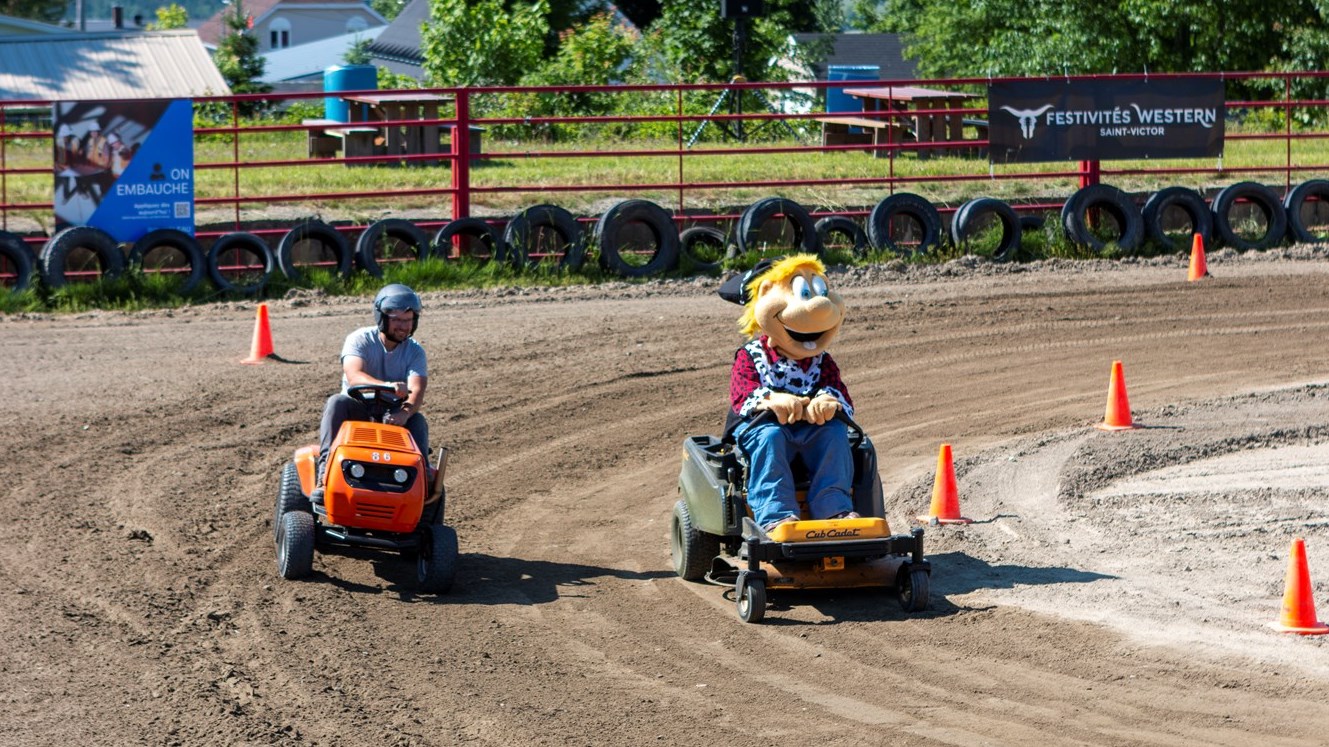 Retour en images sur les courses de tracteurs à gazon