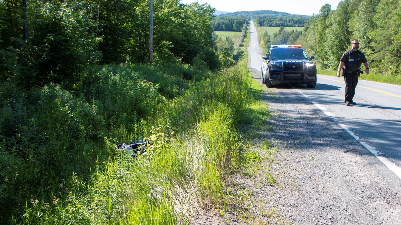 Deux sorties de route et un feu de véhicule hier soir en Beauce