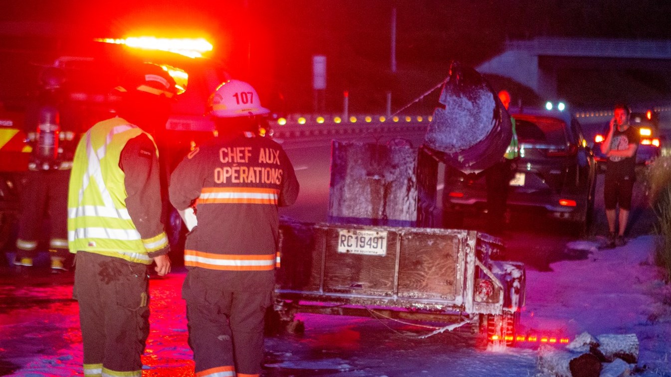 Deux sorties de route et un feu de véhicule hier soir en Beauce