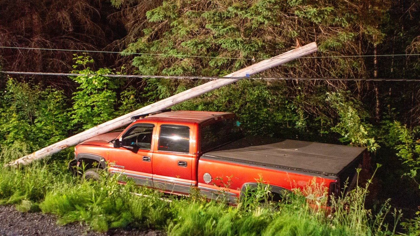 Deux sorties de route et un feu de véhicule hier soir en Beauce