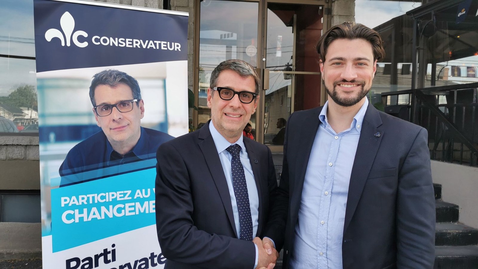 Le chef du PCQ, Éric Duhaime, a présenté son candidat dans Beauce-Sud, Jonathan Poulin.