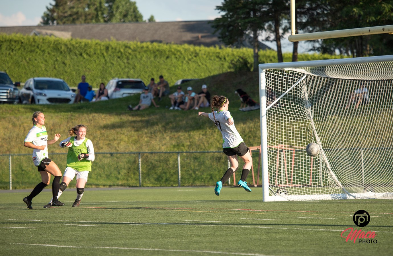 Une partie pour promouvoir le soccer féminin
