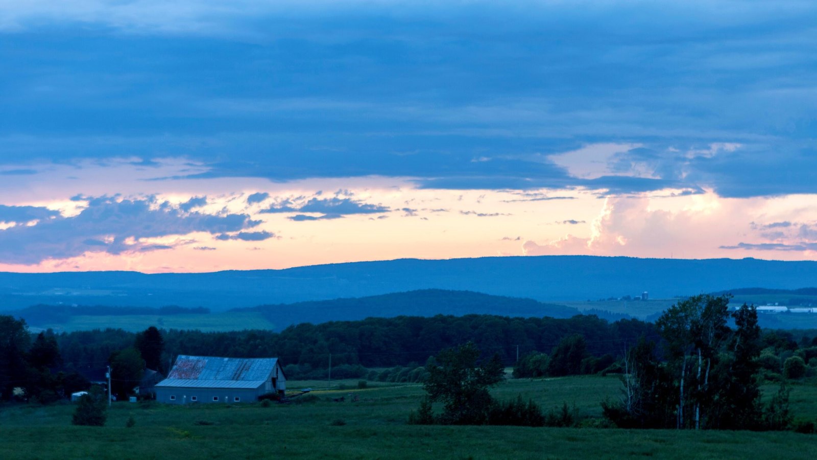 Ciel de fin de journée du premier juillet à Beauceville.