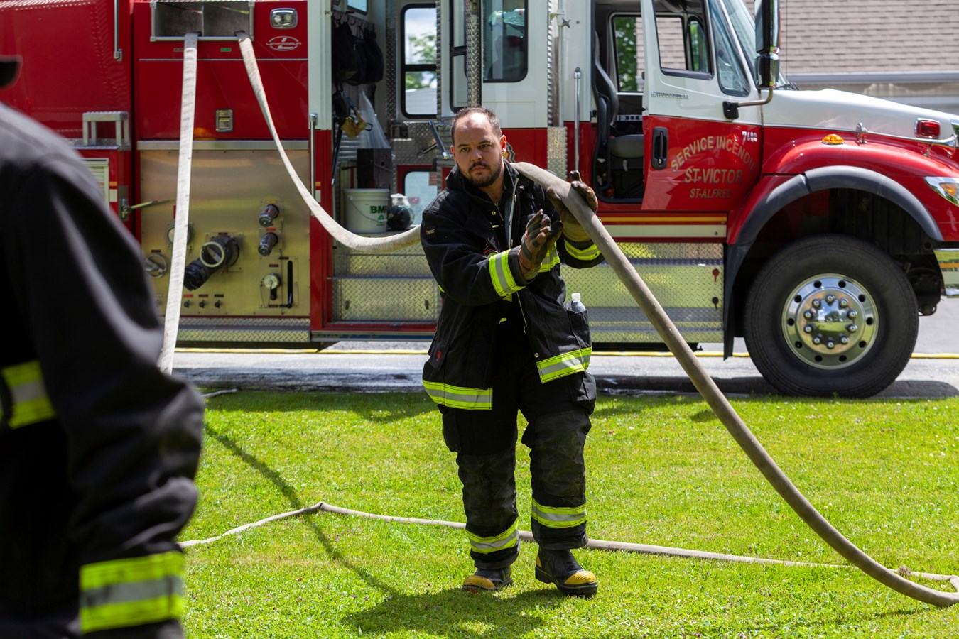 Un feu de cabanon se propage à une résidence voisine