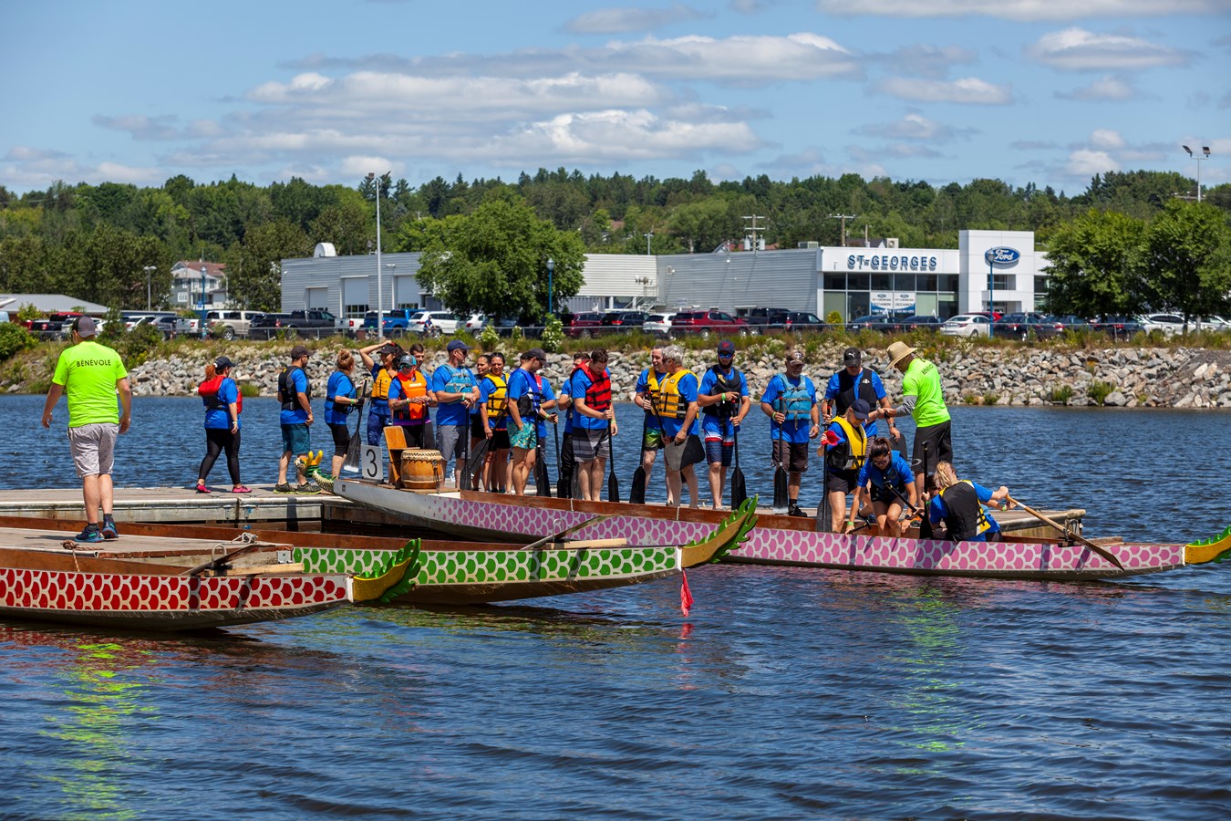 Près de 550 rameurs dans les bateaux-dragons à Saint-Georges