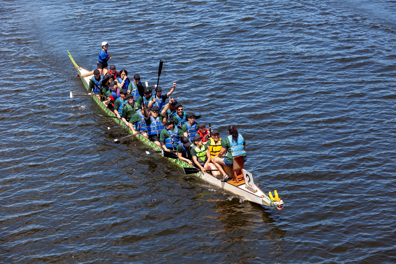 Près de 550 rameurs dans les bateaux-dragons à Saint-Georges