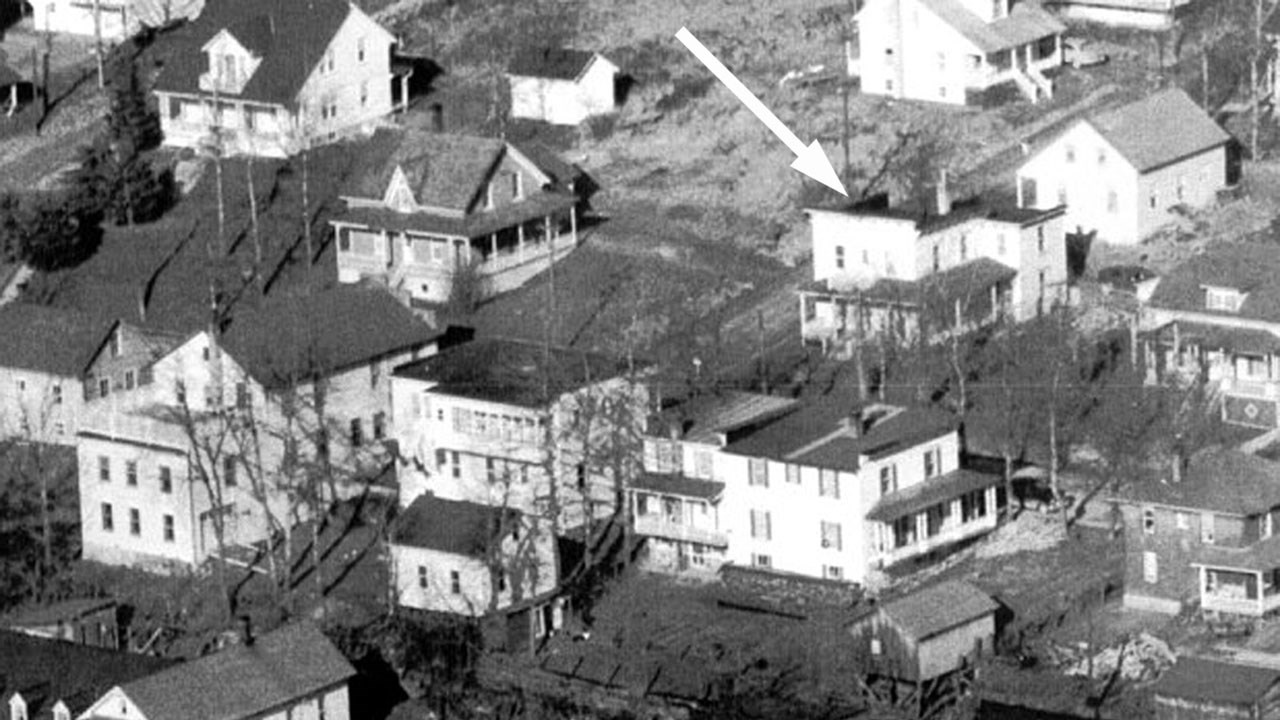 Déménagement de la maison des Barriault vers 1930