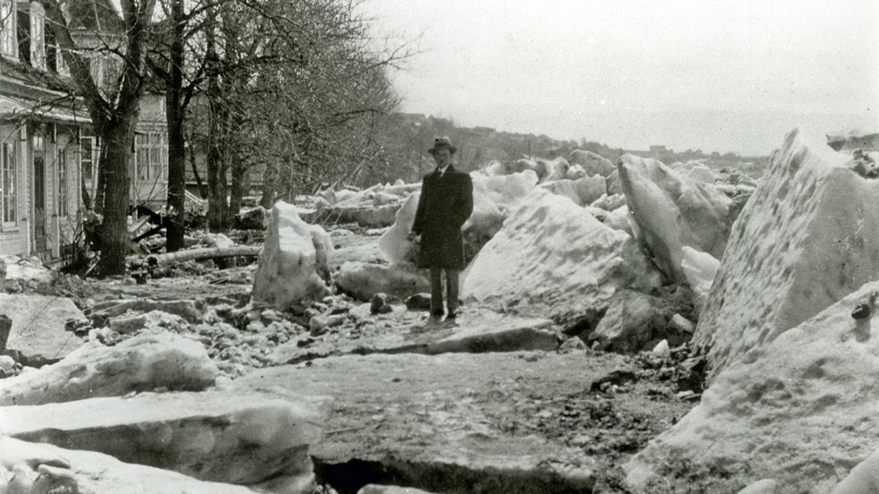 Images saisissantes de la débâcle du 8 avril 1928