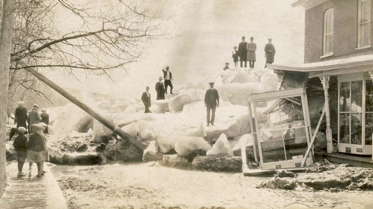 Images saisissantes de la débâcle du 8 avril 1928