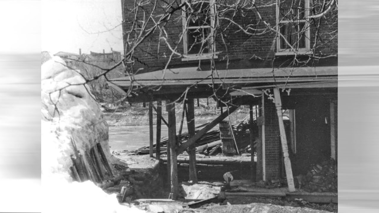 Images saisissantes de la débâcle du 8 avril 1928