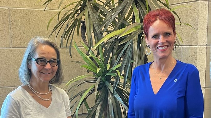 Lynda Rosa,présidente du Club Kiwanis de Saint-Georges et Marie-Josée Poulin,directrice adjointe de La Caisse Desjardins
du Sud de la Chaudière.