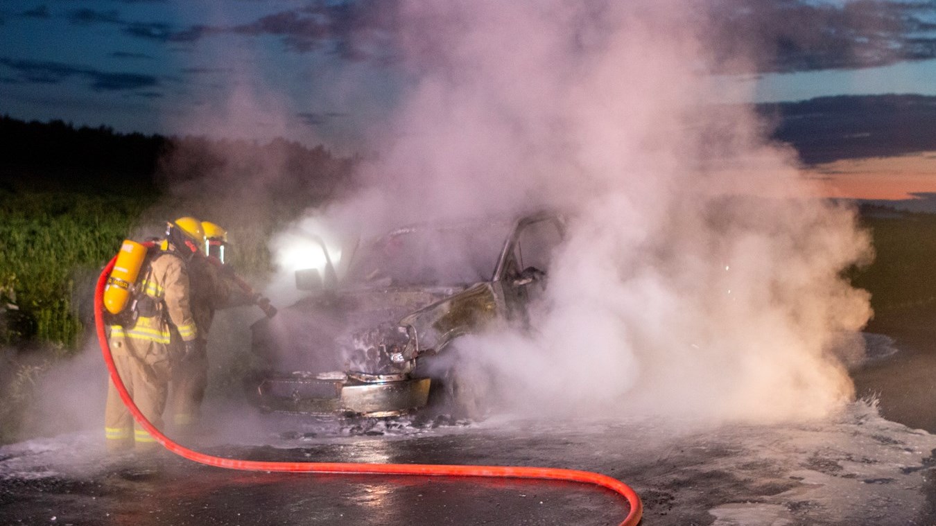 Un véhicule prend feu à Saint-Côme-Linière