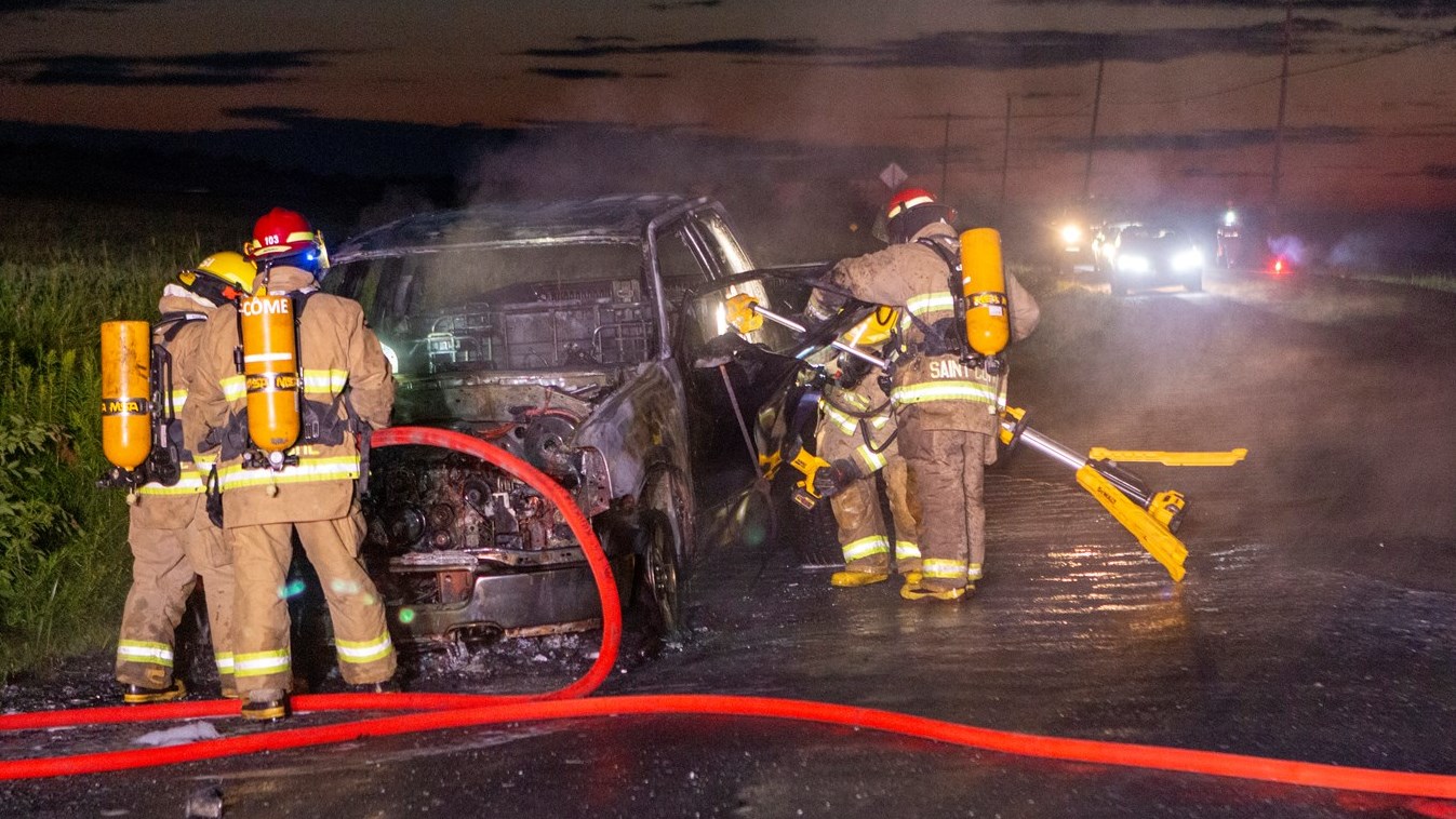 Un véhicule prend feu à Saint-Côme-Linière